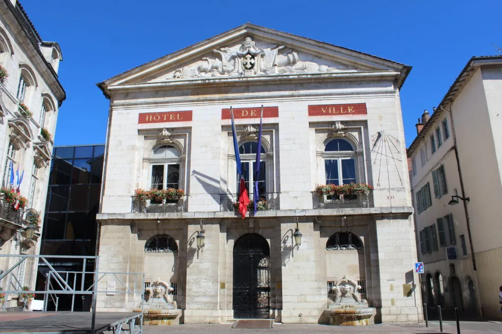 Agence SEO à Bourg-en-Bresse — gagnez en visibilité sur Google avant vos concurrents - ADN DIGITAL Consultant SEO Mâcon (Saône-et-Loire), Consultant SEO Bourg-en-Bresse (Ain), Consultant SEO Lyon (Rhône) Hôtel de ville de Bourg-en-Bresse