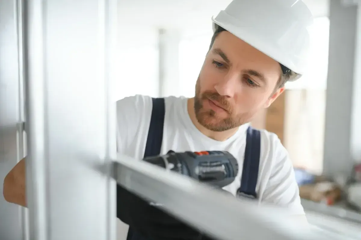 drywall-worker-works-on-building2