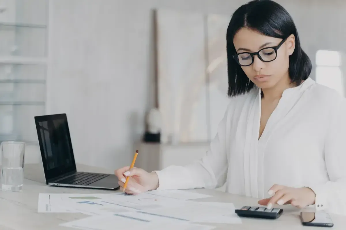 remote-accountant-is-calculating