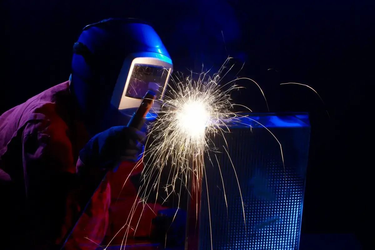 welders-working