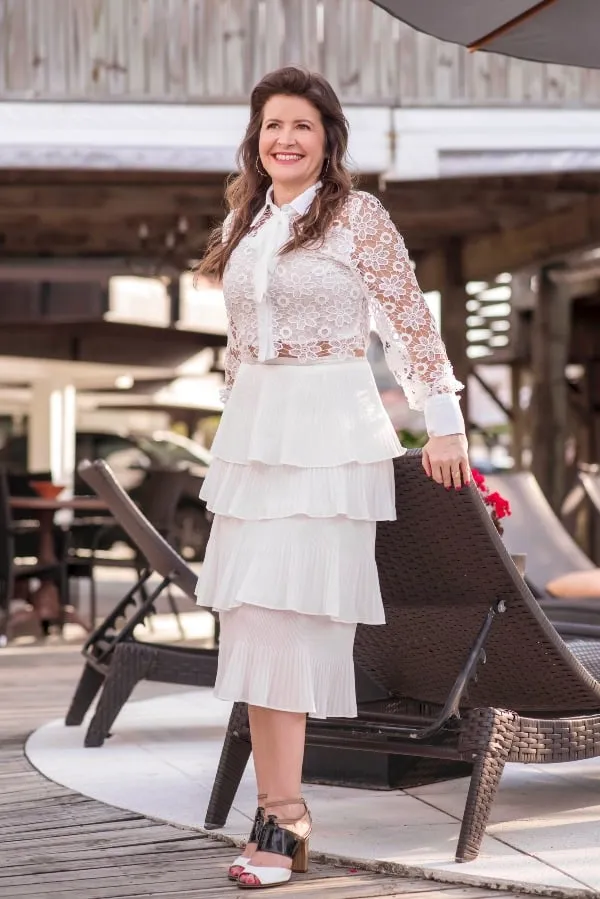 Olivia Lobell Stand White Left