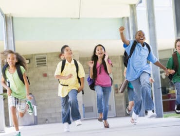 Vacances scolaires d’été et parents séparés : comment organiser le partage des vacances des enfants ?