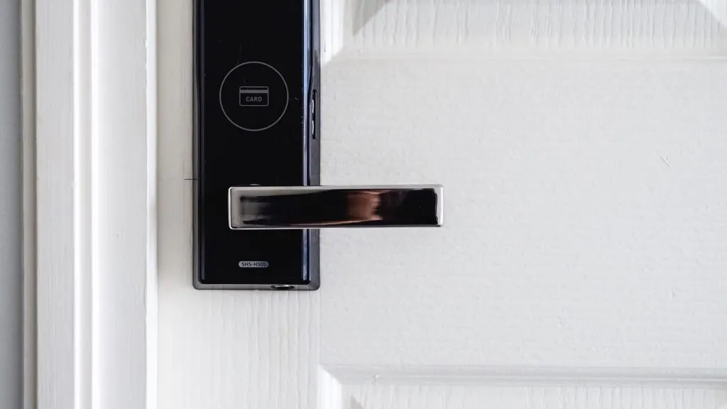 Maison intelligente avec porte sécurisé, control d'entrée