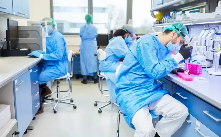 laboratory-scientists-working
