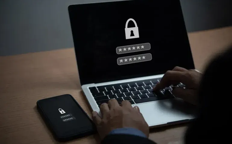 laptop-and-mobile-phone-with-encryption (1)