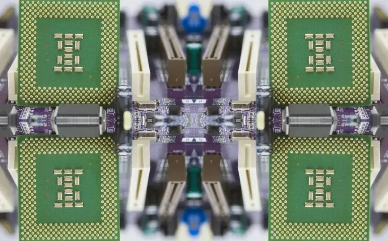 macro-view-of-cpu-pins-and-circuit