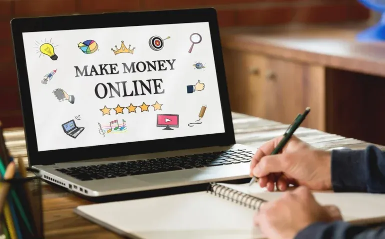 making-money-online-at-a-wooden