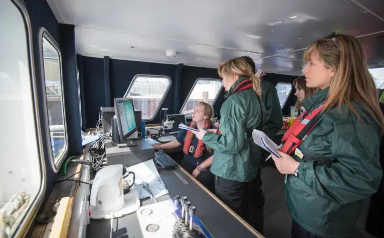 marine-biologists-in-laboratory-on