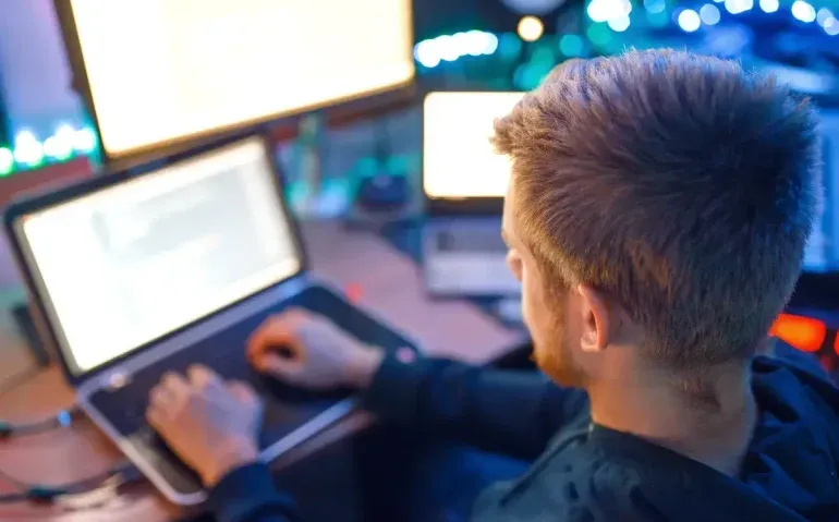 programmer-using-laptop