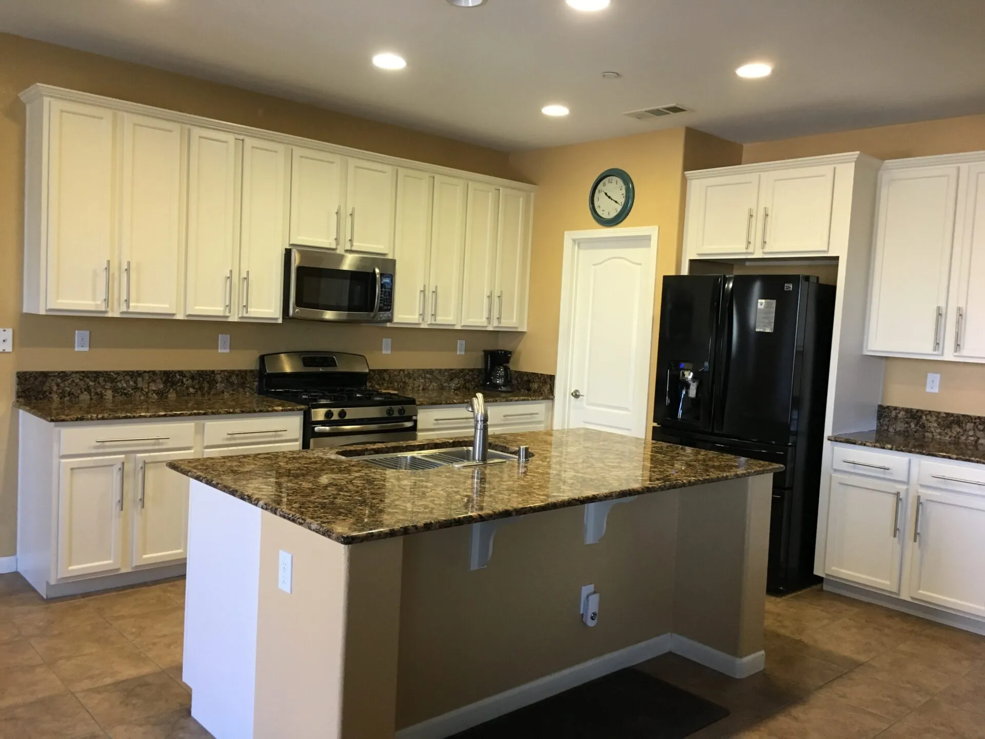 Traditional Kitchen Kitchen Remodel by CG Construction and Painting — Project 2 project photo