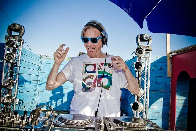 michel de hey raukwost gibsome julienzzz bedrock hey musik