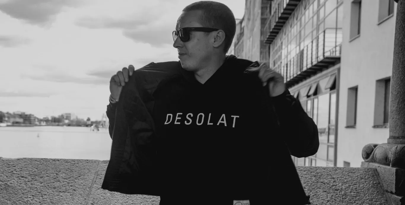 Agent! agent desolat get physical