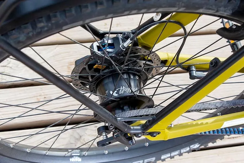 Cambio Rohloff y correa dentada de carbono Gates; combinación ganadora en la Supercharger2