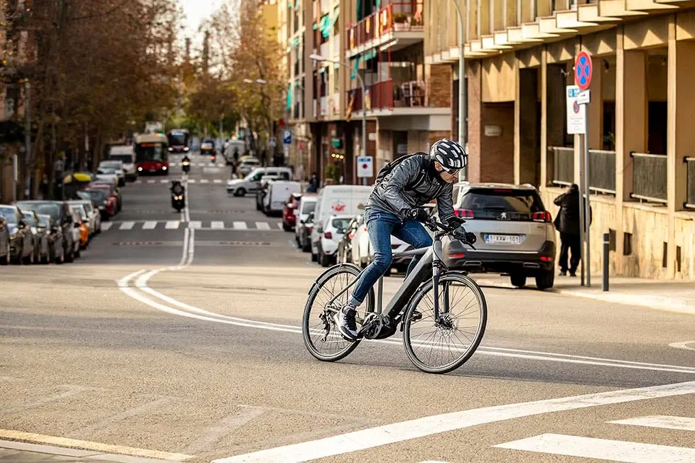 Gracias a su asistencia y concepto deportivo, la urbana Roadster también permite salidas en carretera
