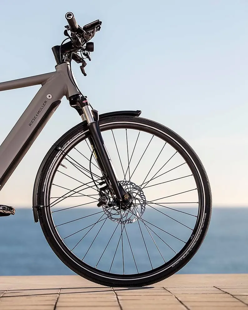 La SR Suntour NCX de la Roadster ofrece 63 mm de recorrido y permite bloquearse
