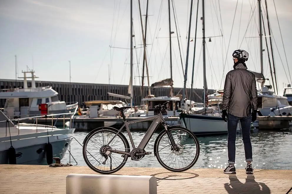 La Roadster permite llevar portaequipajes y una bolsa de manillar