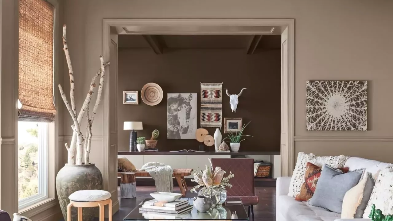 Cat Warna Cream Dan Coklat Bagian Dalam Rumah Yang Elegan Dan Mewah