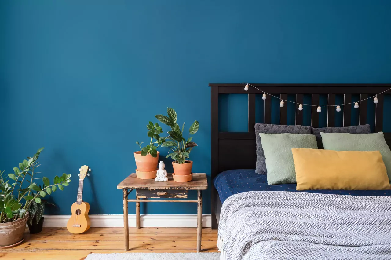 Cat Kamar Aesthetic Warna Biru Denim