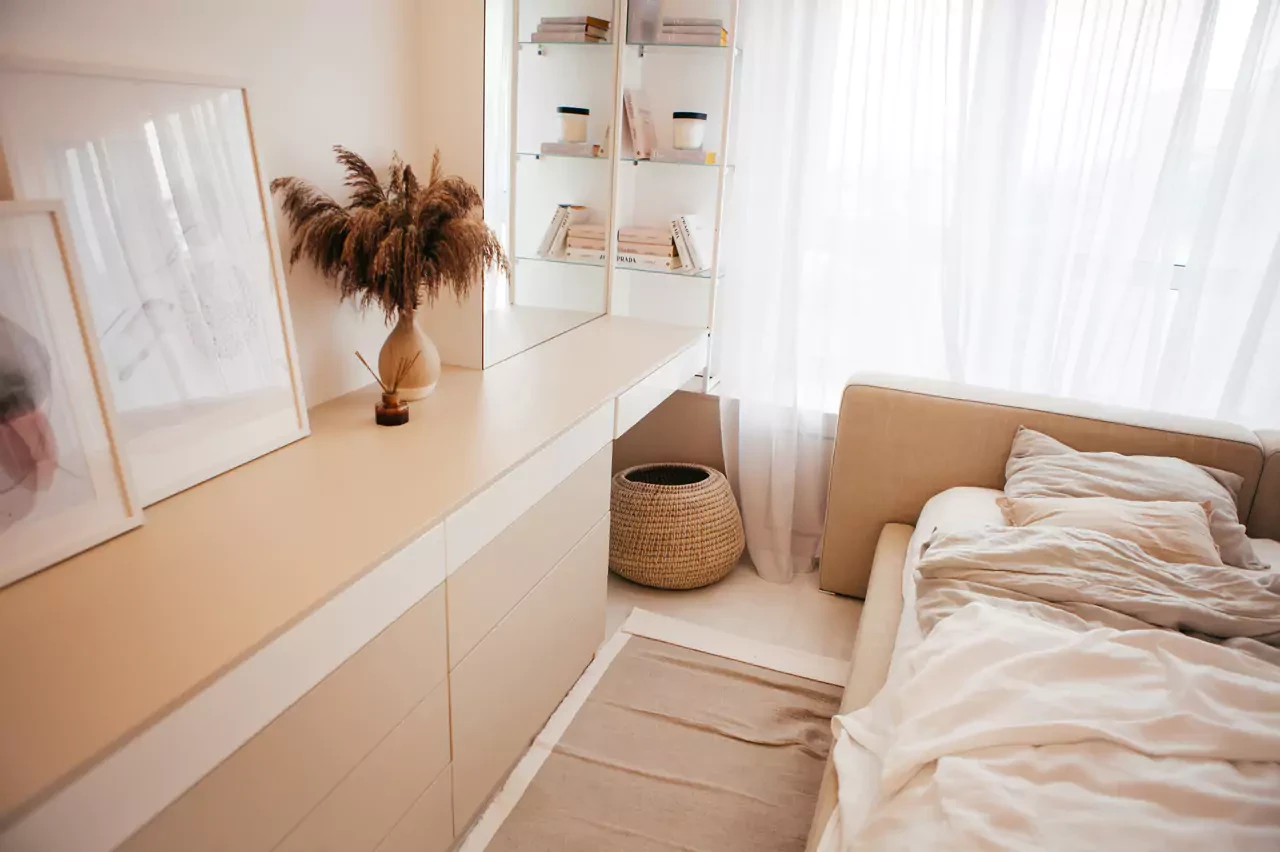 Cat Tembok Warna Beige Untuk Kamar Sempit