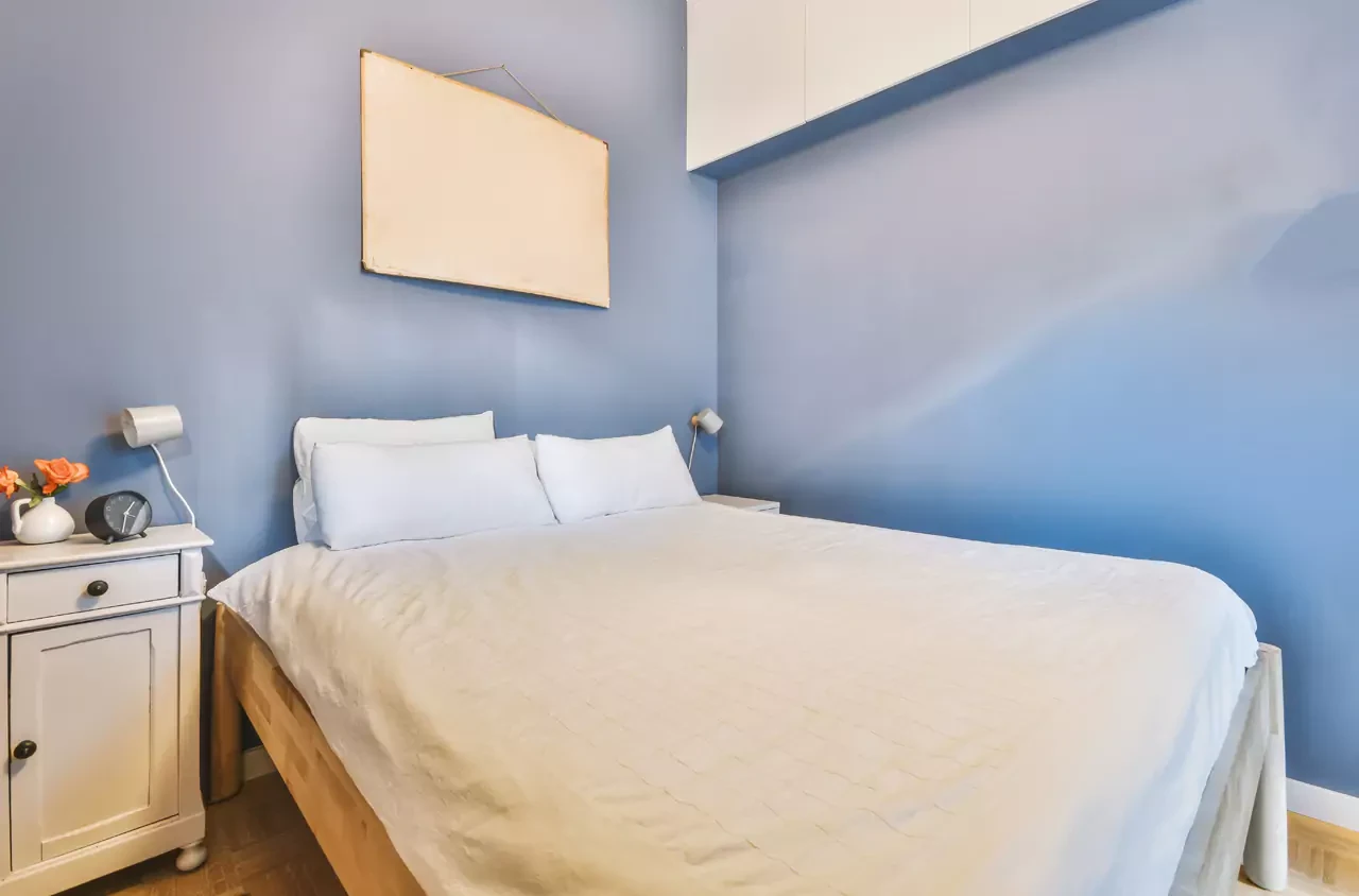 Cat Tembok Warna Biru Muda Untuk Kamar Sempit