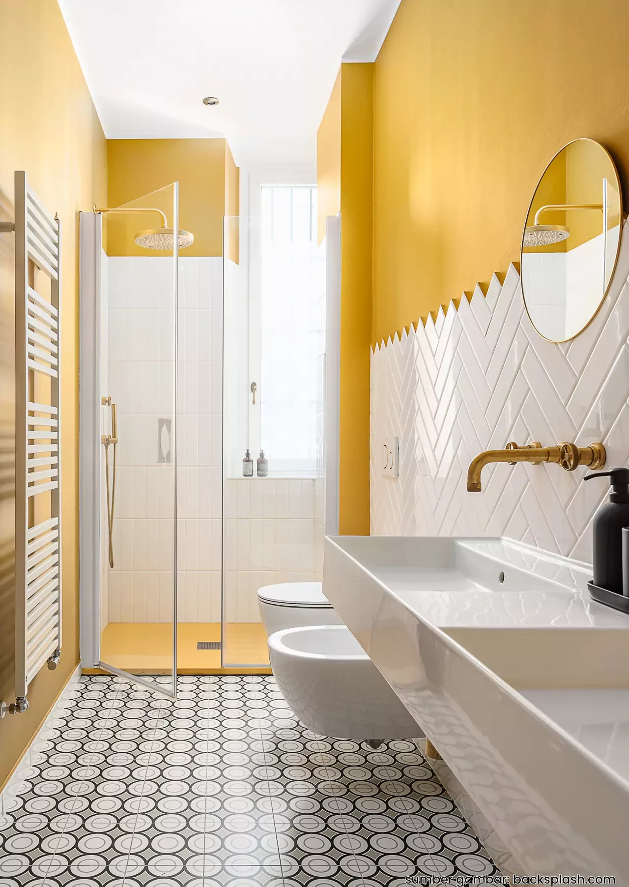 Kamar Mandi Sempit Warna Kuning