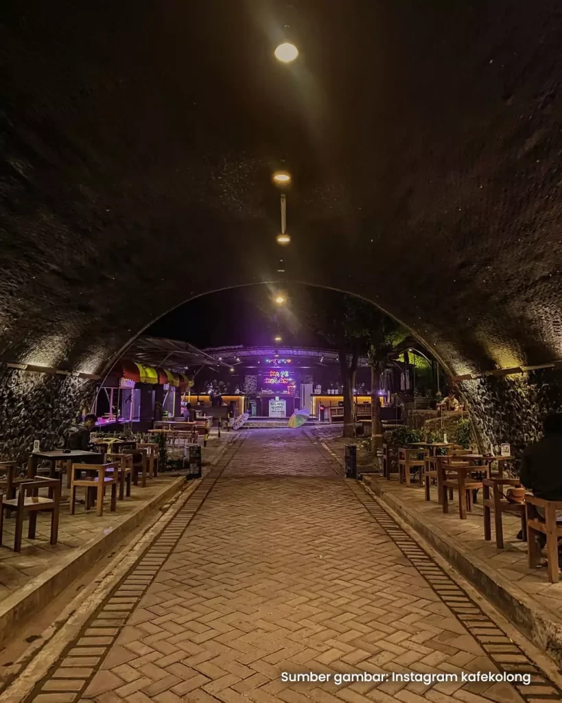 Desain arsitektur kafe kolong