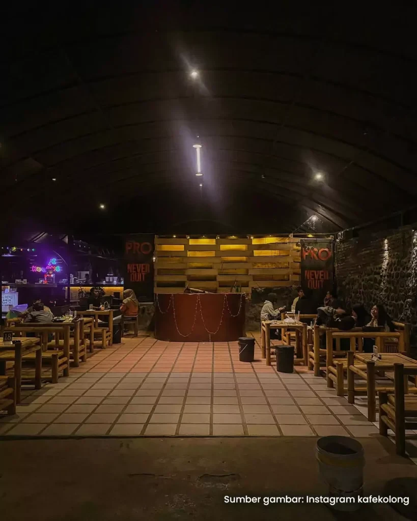 Desain arsitektur kafe kolongg