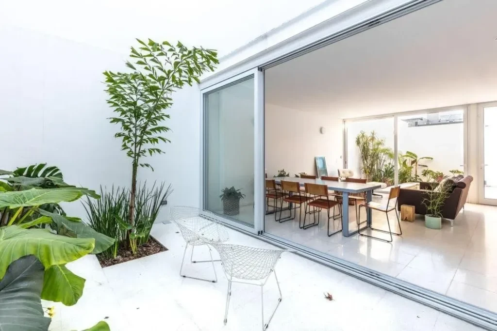 Interior Open Plan dengan Cross Ventilation