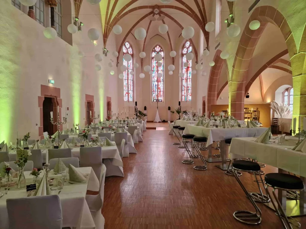 Forum Antoniuskirche DJ 3 - DJ Julian Engels auf Hochzeit im Forum Antoniuskirche in Waldbreitbach
