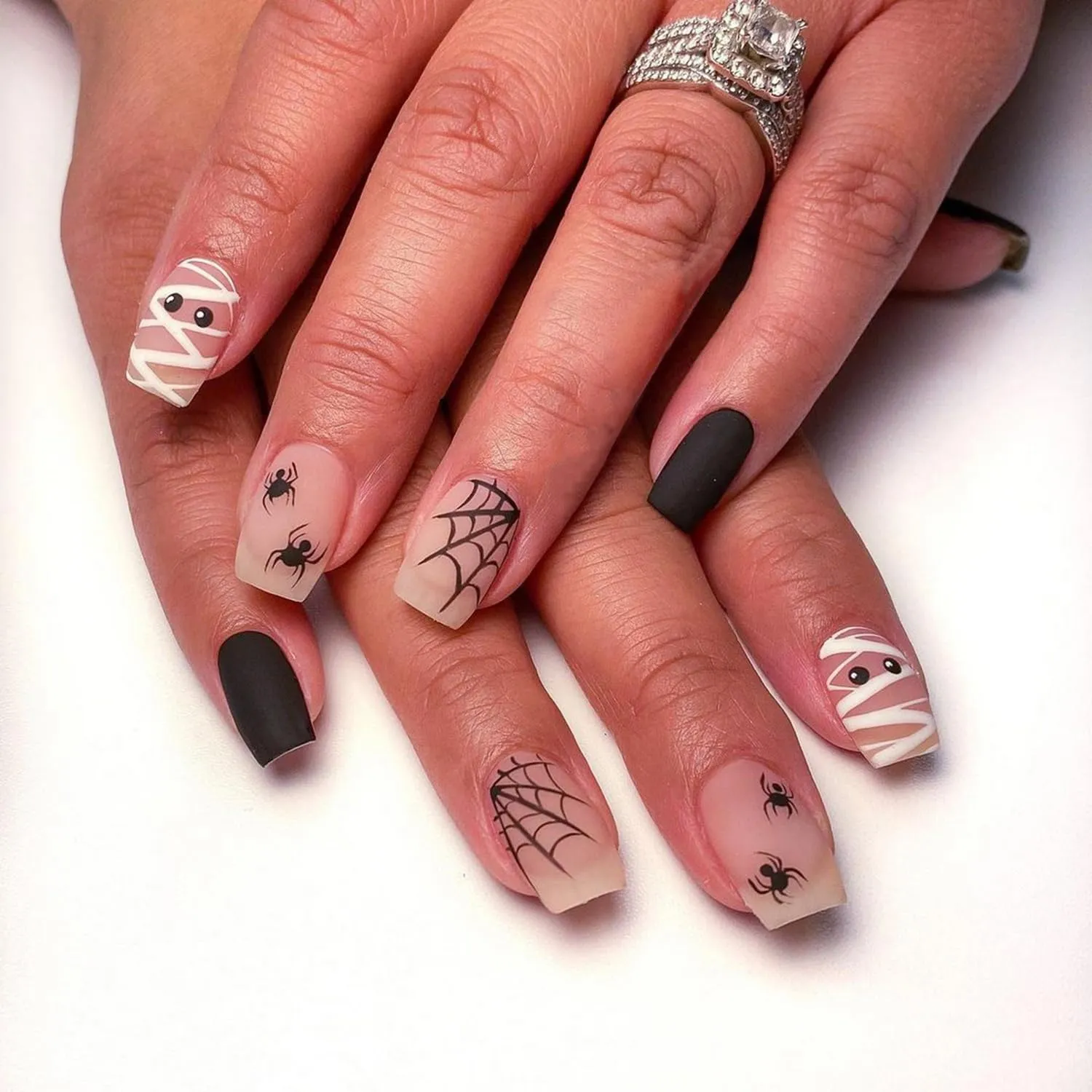 Halloween Nails: Top 10 Spooky Designs for 2024 6 Halloween Nails: Top 10 Spooky Designs for 2024 beauty