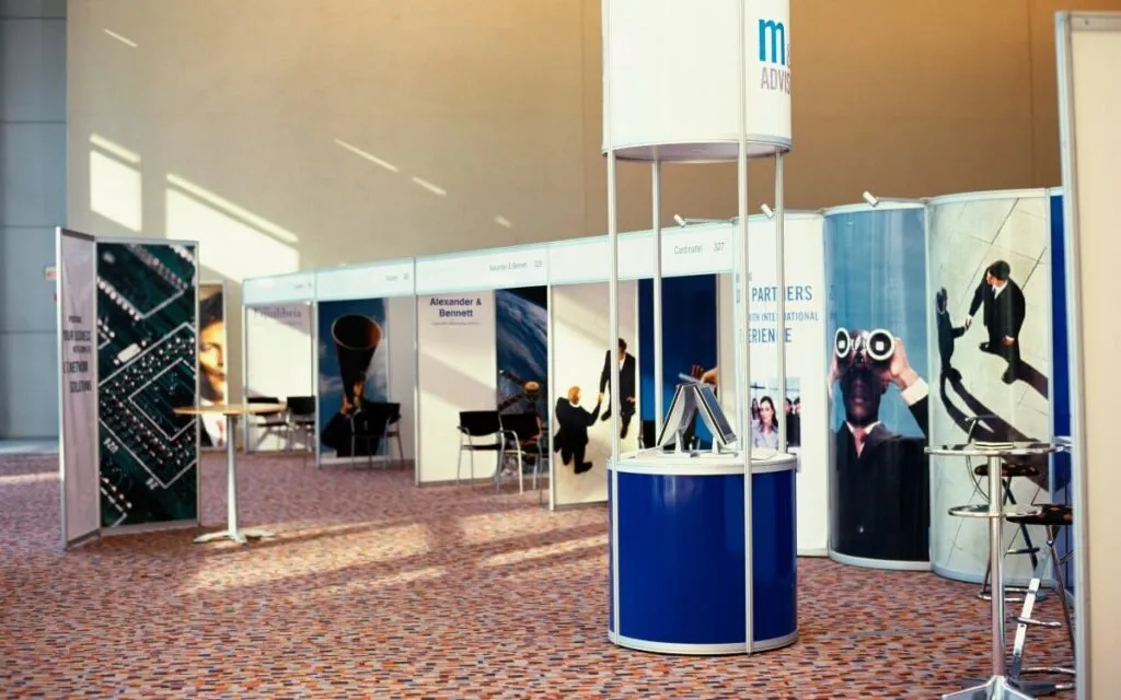 Revolutie van uw marketingstrategie met Exposure Systems 'Display Stands