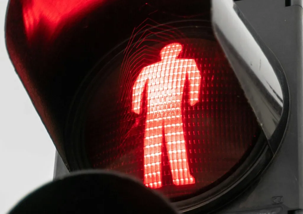 how long to stop at stop sign