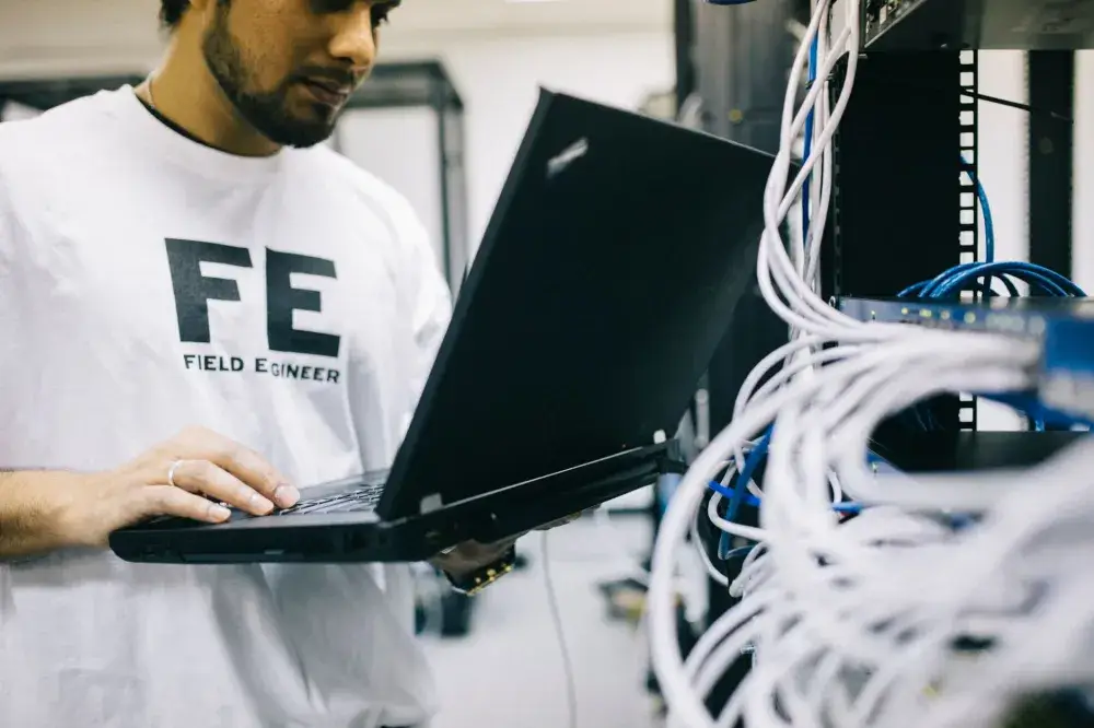 IT engineer performing Windows Server migration in a Dubai office server room
