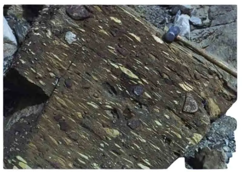 Mineral lineation