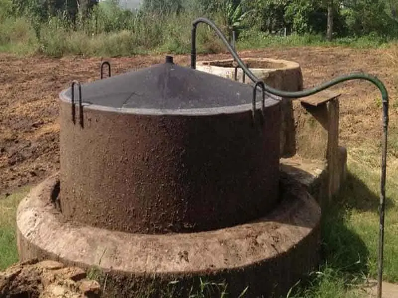 Floating cover digester