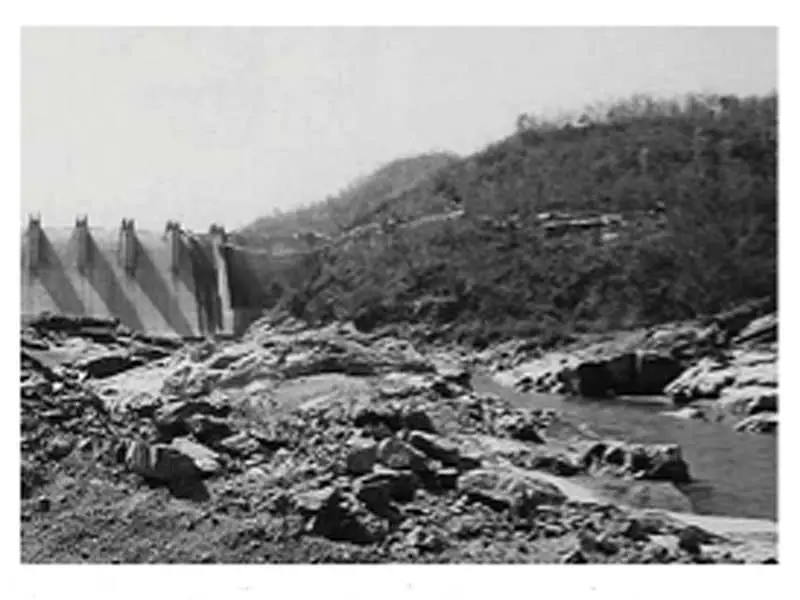 Spillway with chute and discharge of water to the downstream part of North Koel concrete dam