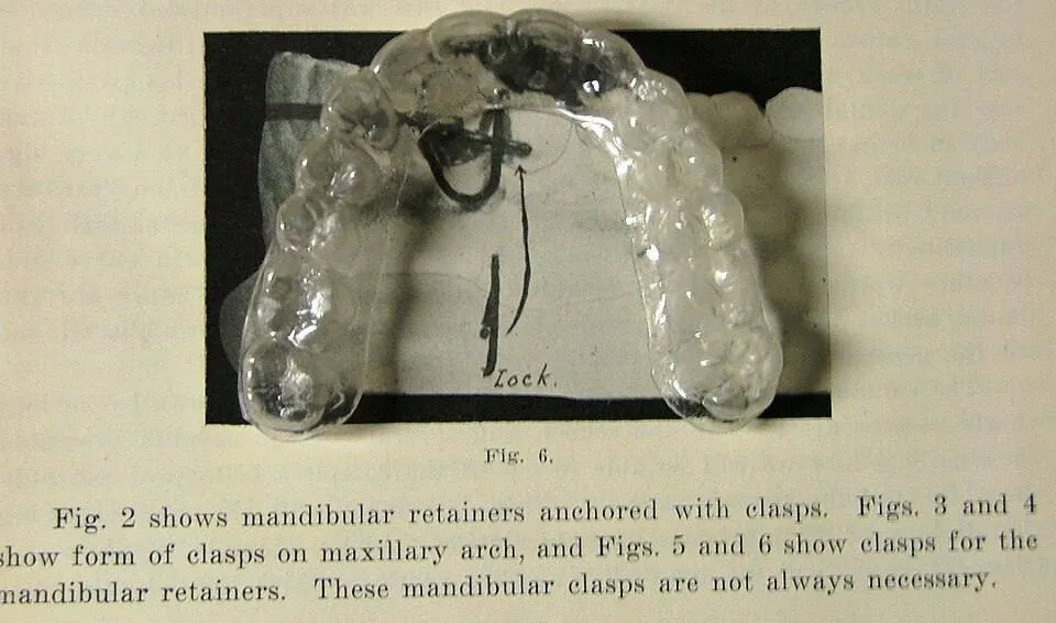 Clear orthodontic retainers
