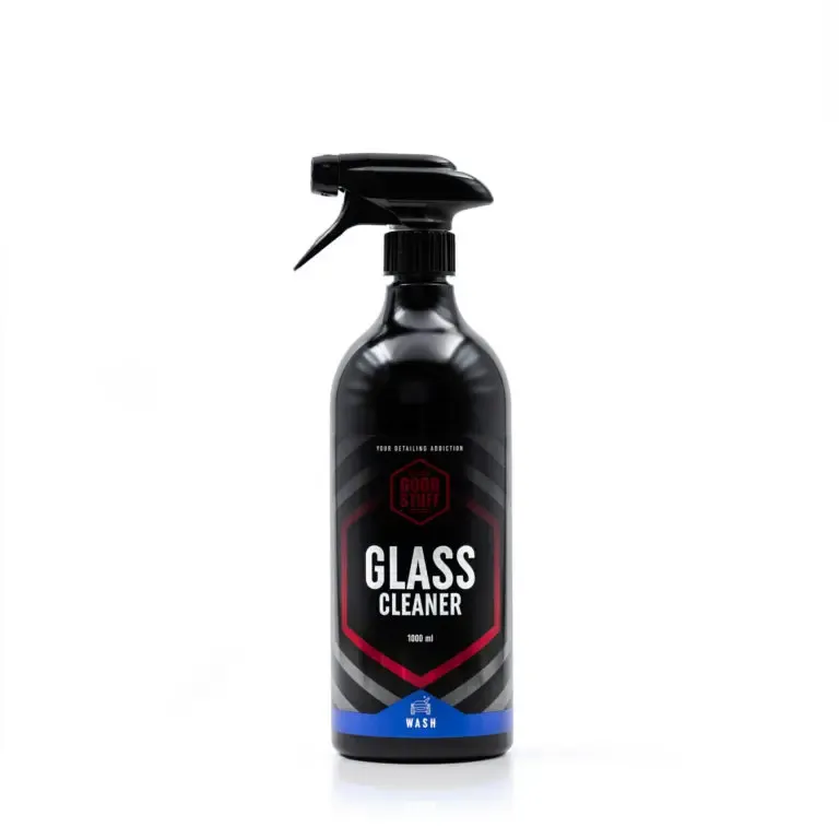Czarna butelka z napisem Glass Cleaner z niebieskim akcentem, stojąca pionowo na białym tle.
