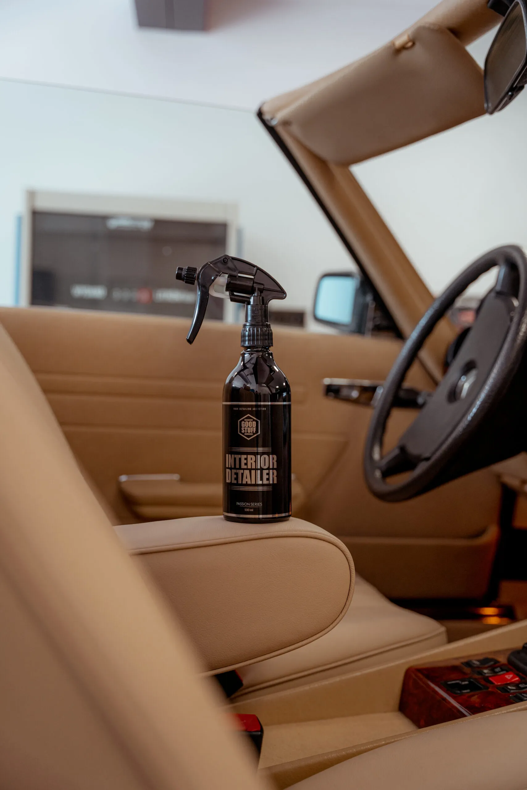 Good Stuff Interior Detailer aplicado sobre plásticos y molduras del interior