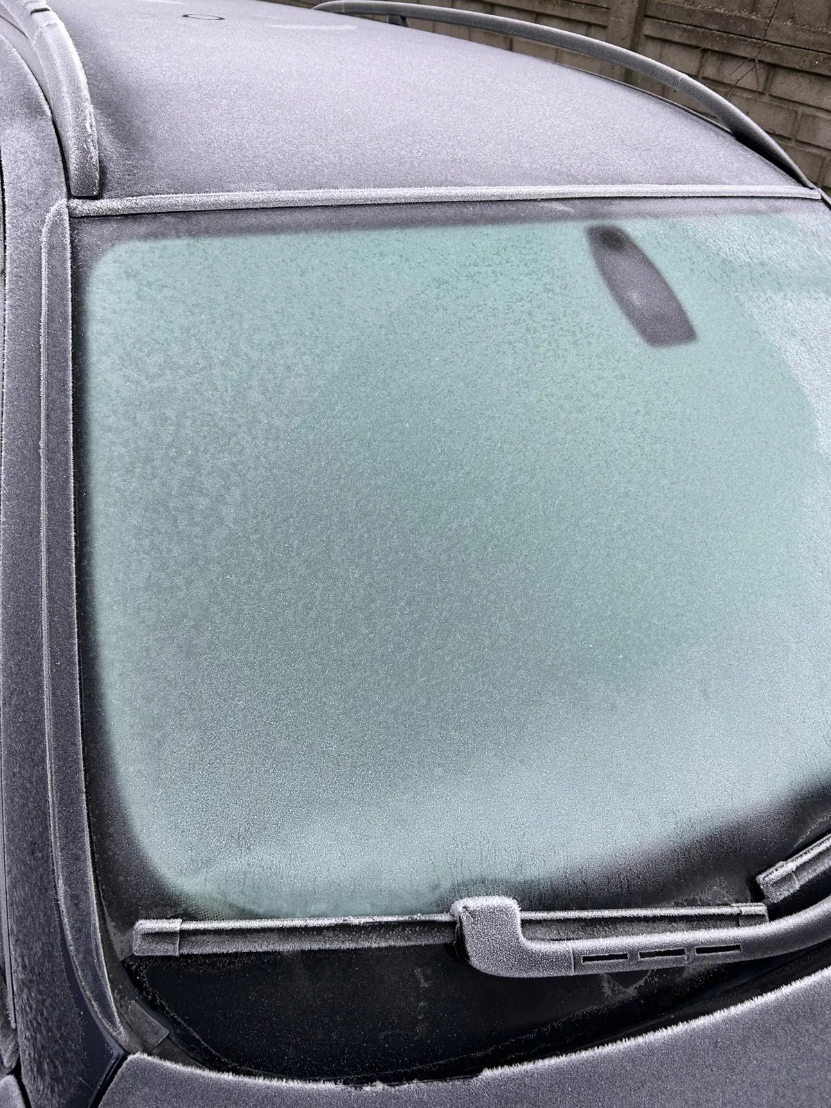 Good Stuff Ice Breaker windshield de-icer product and application image