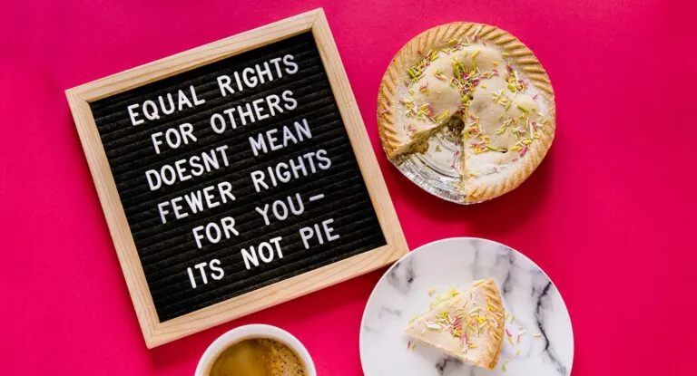 Ein angeschnittenes Pie mit passendem Spruch