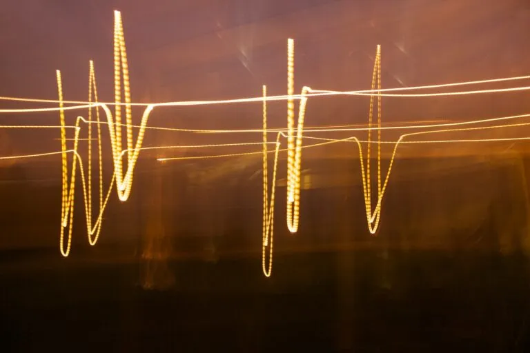 blue and white light streaks, Bioresonanz