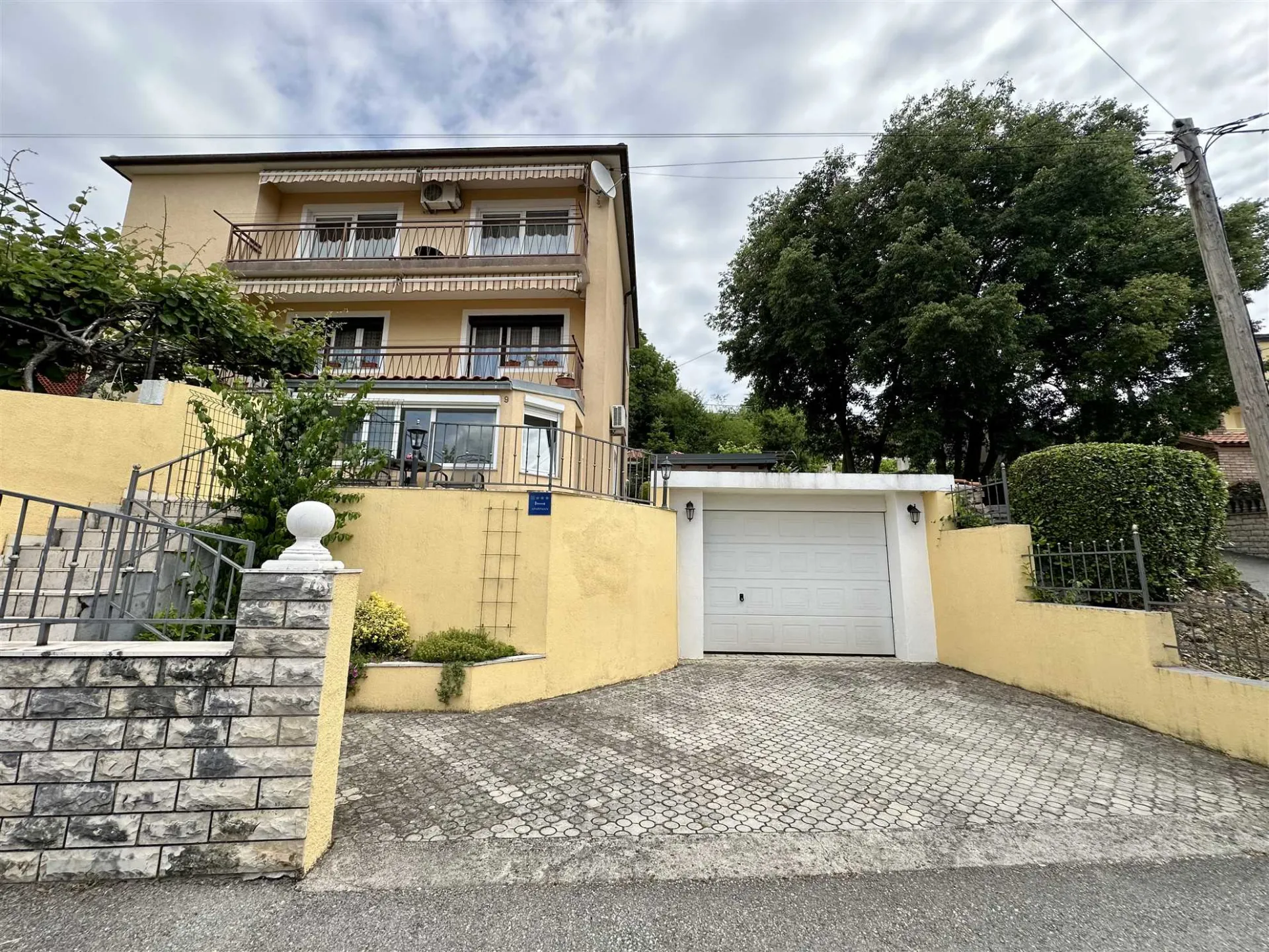 Apartman Car