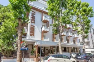 Nouvelle fa&ccedil;ade de l'h&ocirc;tel Saint Tropez Riccione
