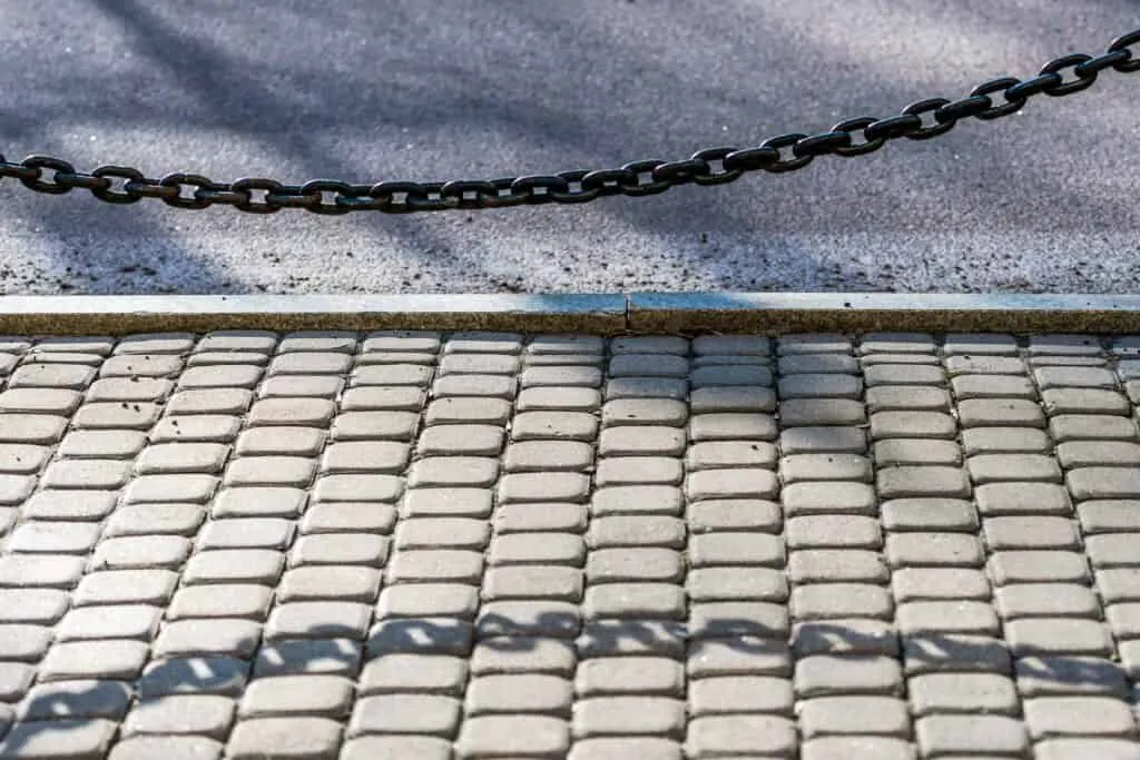 Moet u straatstenen na plaatsing verdichten?