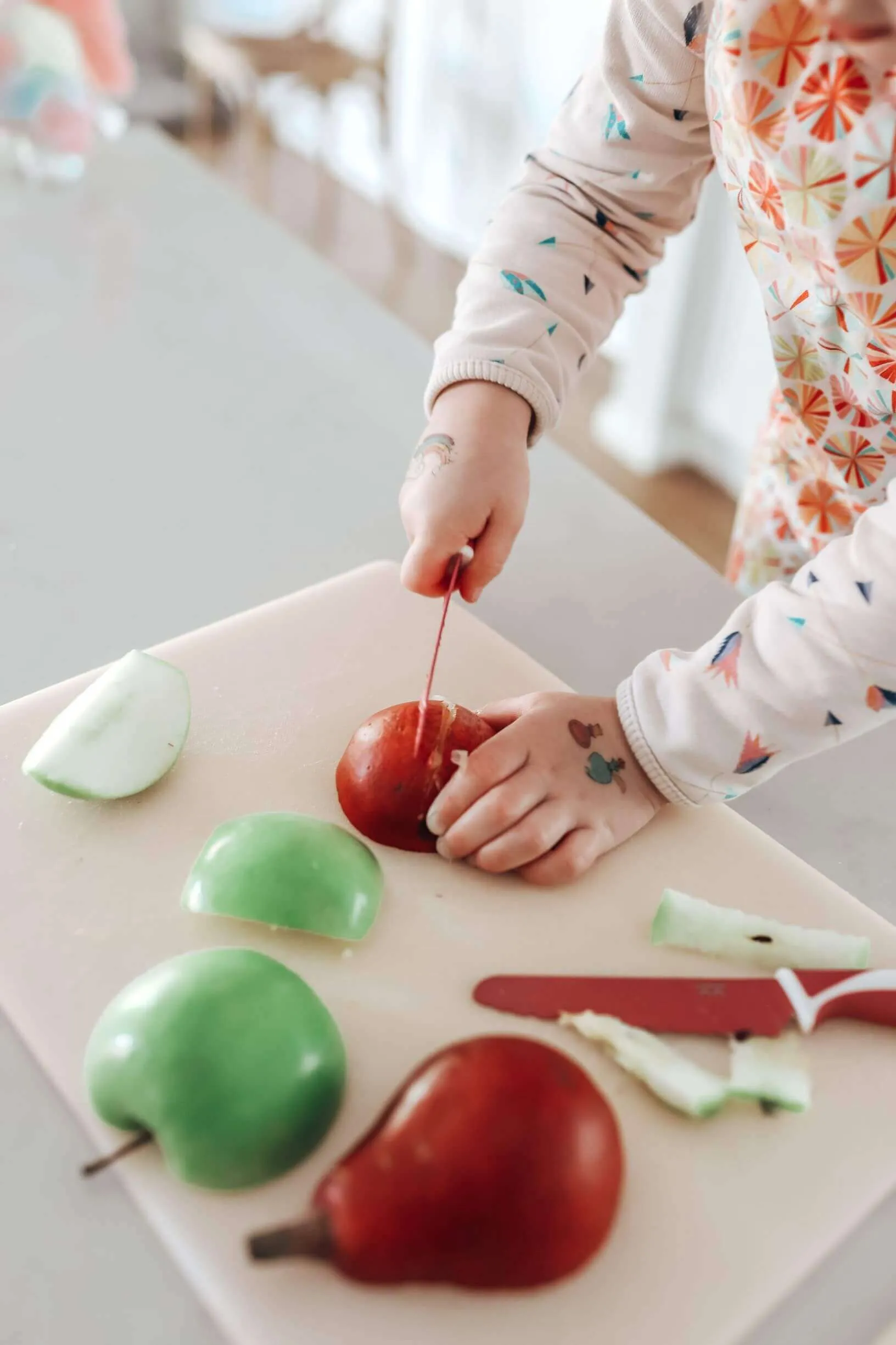 KiddiKutter knife slicing tomatoes