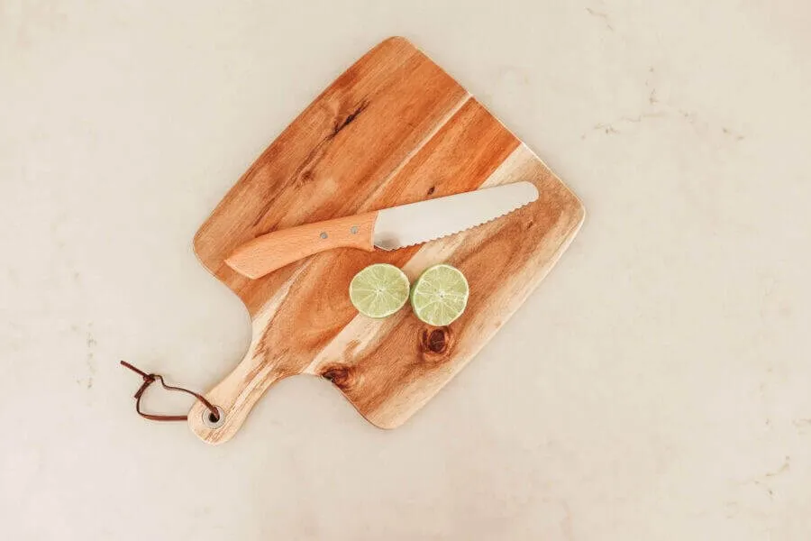 KandoKutter adult safe knife with easy-grip handle