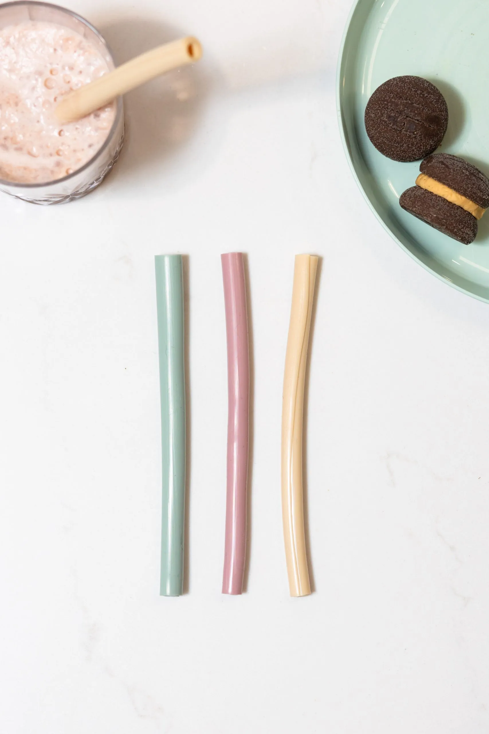 Flex & Roll silicone straws in a cup