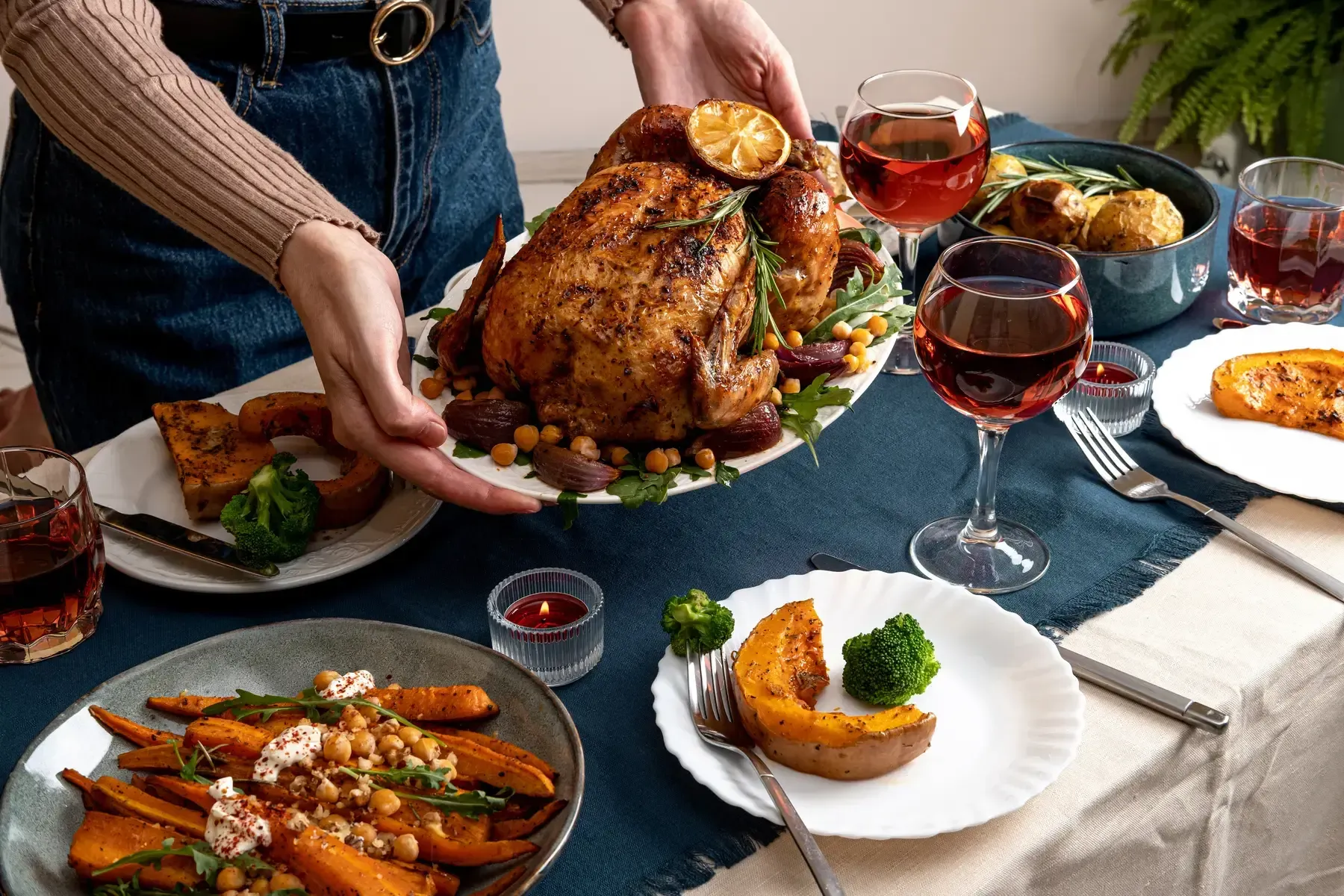 people-celebrating-thanksgiving-1