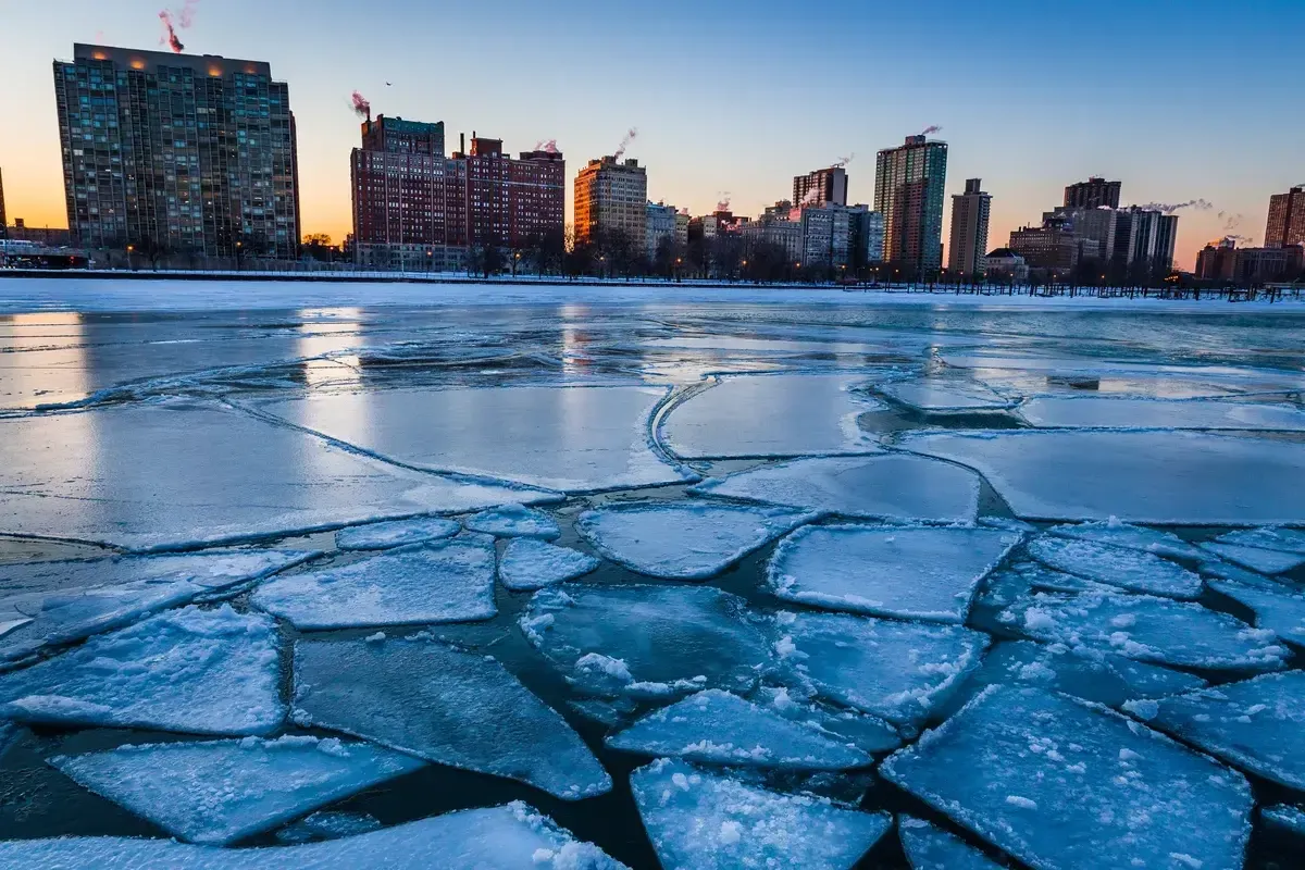 cold-winter-lake-with-ice-